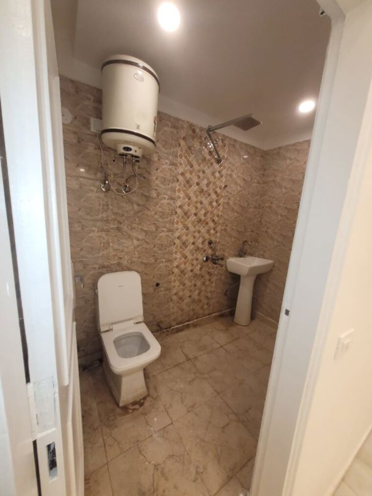 Bathroom, panchsheel vihar 3 Bedroom 1800 Sq.Ft. Builder Floor In Panchsheel Vihar Delhi 10419644