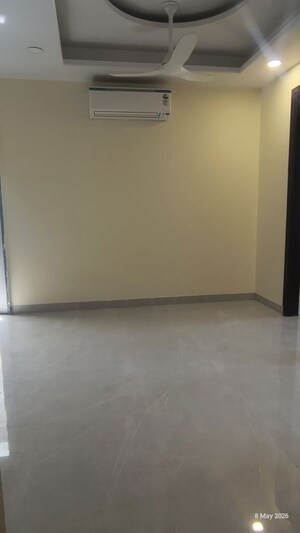 Room in 4 BHK Apartment at Unitech Uniworld City, Sector 30 – for Sale