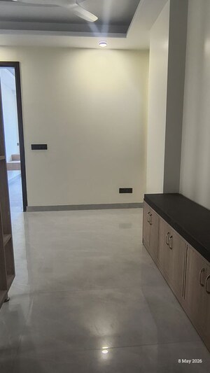 Room in 4 BHK Apartment at Unitech Uniworld City, Sector 30 – for Sale