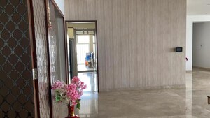 Room in 4 BHK Apartment at Colaba – for Sale