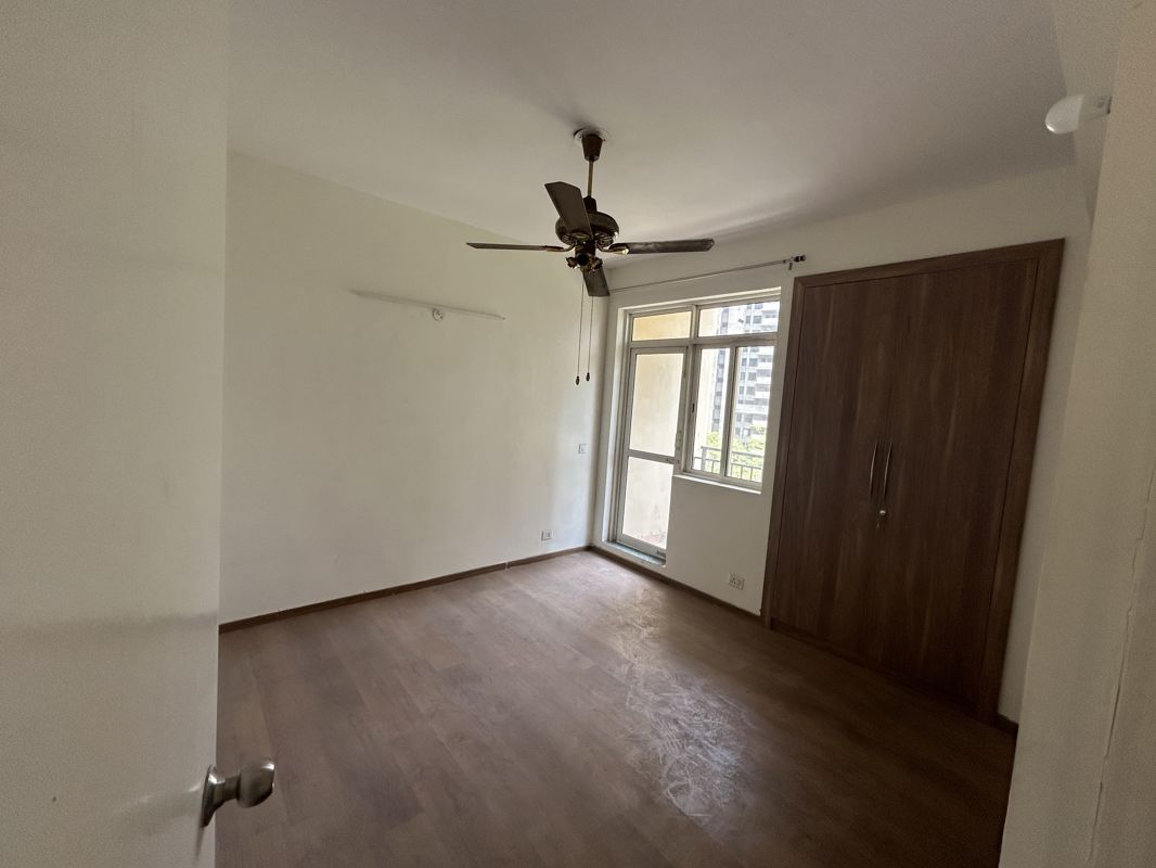 3.5 BHK + Servant Room 1365 Sq.Ft. Apartment in Jaypee Greens Kosmos