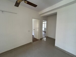 Room in 3.5 BHK Apartment at Jaypee Greens Kosmos, Sector 134 – for Rent