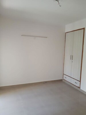 Room in 2 BHK Apartment at Paramount Floraville, Sector 137 – for Sale