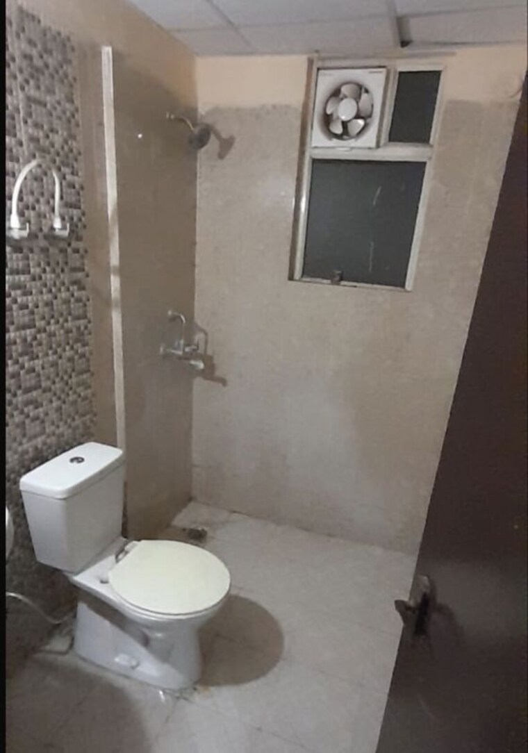 Bathroom, meenal-balmukund-residency 2 Bedroom 1025 Sq.Ft. Apartment In Raj Nagar Extension Ghaziabad 10419727
