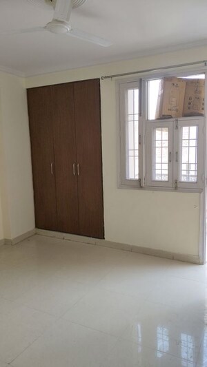 Room in 3.5 BHK Independent House at Saket – for Rent