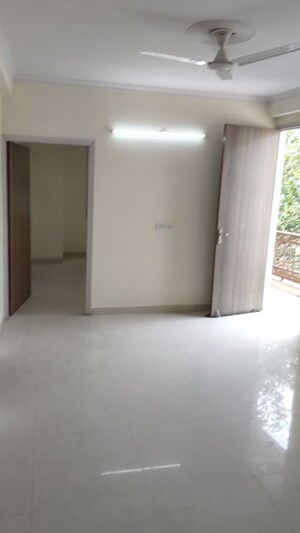 Room in 3.5 BHK Independent House at Saket – for Rent