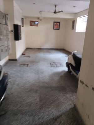 Room in 3.5 BHK Independent House at Saket – for Rent