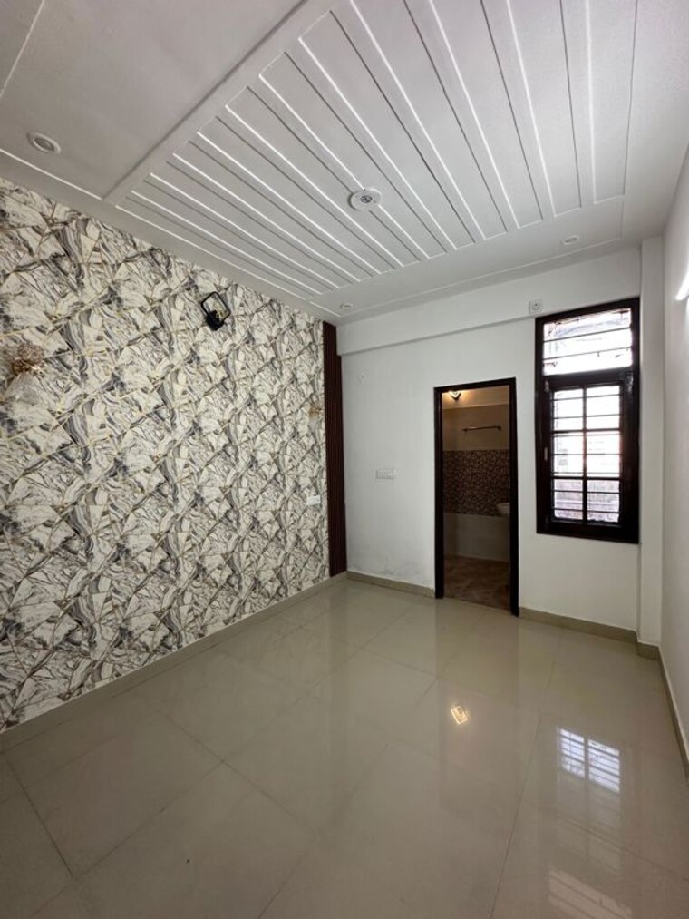 Room, guru teg bahadur nagar 3 Bedroom 125 Sq.Yd. Apartment In Guru Teg Bahadur Nagar Mohali 10419416
