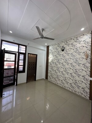 Room in 3 BHK Apartment at Guru Teg Bahadur Nagar – for Sale
