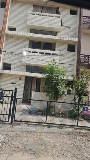 3.5 BHK Independent House For Sale in Sector 40