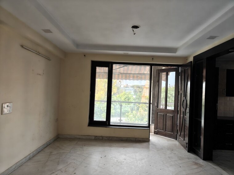 Living Room, tagore park 3 Bedroom 310 Sq.Yd. Builder Floor In Tagore Park Delhi 10419813