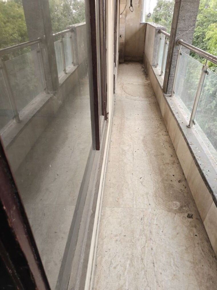 Balcony, tagore park 3 Bedroom 310 Sq.Yd. Builder Floor In Tagore Park Delhi 10419813