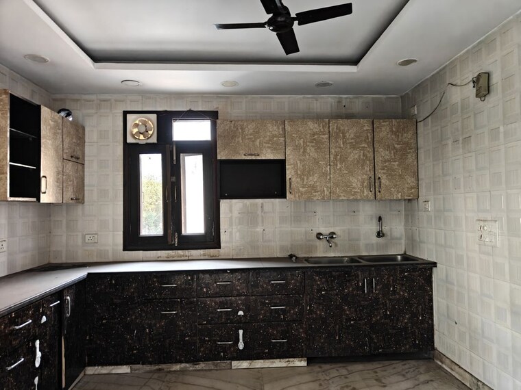 Kitchen, tagore park 3 Bedroom 310 Sq.Yd. Builder Floor In Tagore Park Delhi 10419813