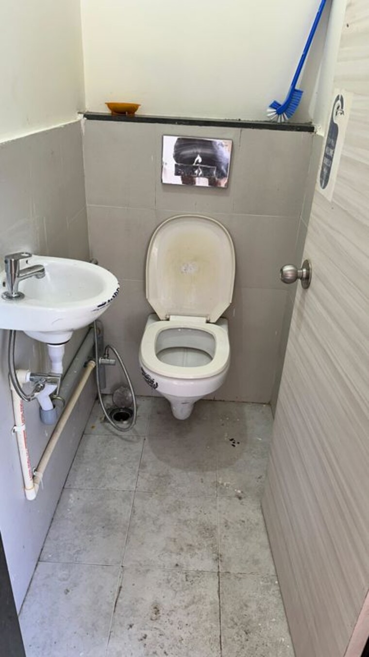 Bathroom, city-view-apartments 1 Bedroom 390 Sq.Ft. Apartment In Lower Parel Mumbai 10419829