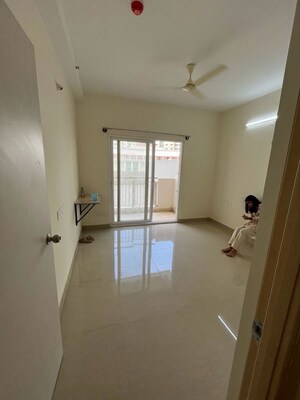 Room in 2 BHK Apartment at Mantri Webcity, Hennur – for Rent