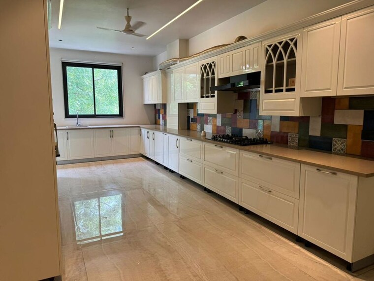 Kitchen, emaar-emerald-classic 4 Bedroom 3500 Sq.Ft. Apartment In Sector 65 Gurgaon 10419875