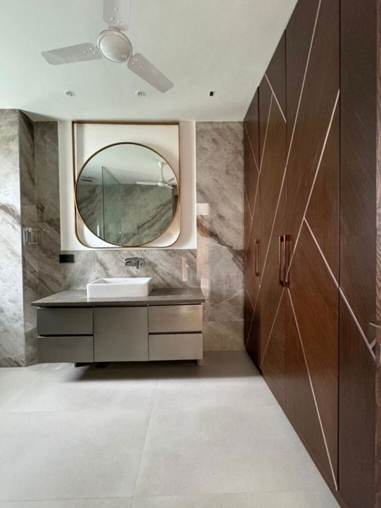 Bathroom, emaar-emerald-classic 4 Bedroom 3500 Sq.Ft. Apartment In Sector 65 Gurgaon 10419875