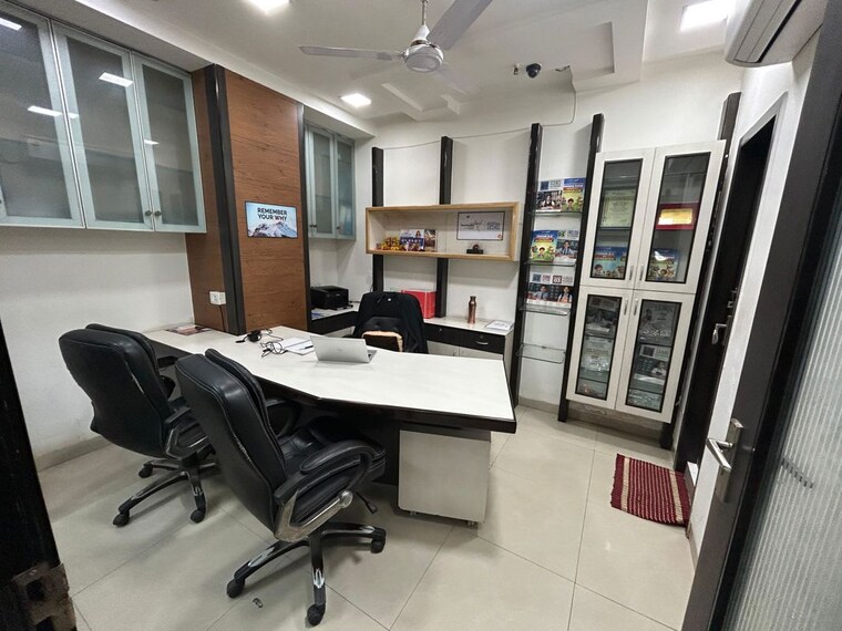 Team Area, netaji subhash place Commercial Office Space 1235 Sq.Ft. In Netaji Subhash Place Delhi 10419926