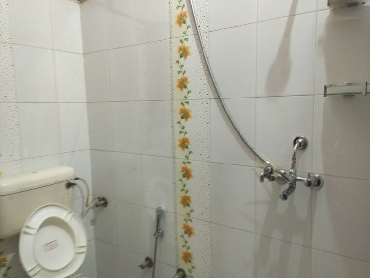 Bathroom, chitrakoot 3 Bedroom 1800 Sq.Ft. Builder Floor In Chitrakoot Jaipur 10419954
