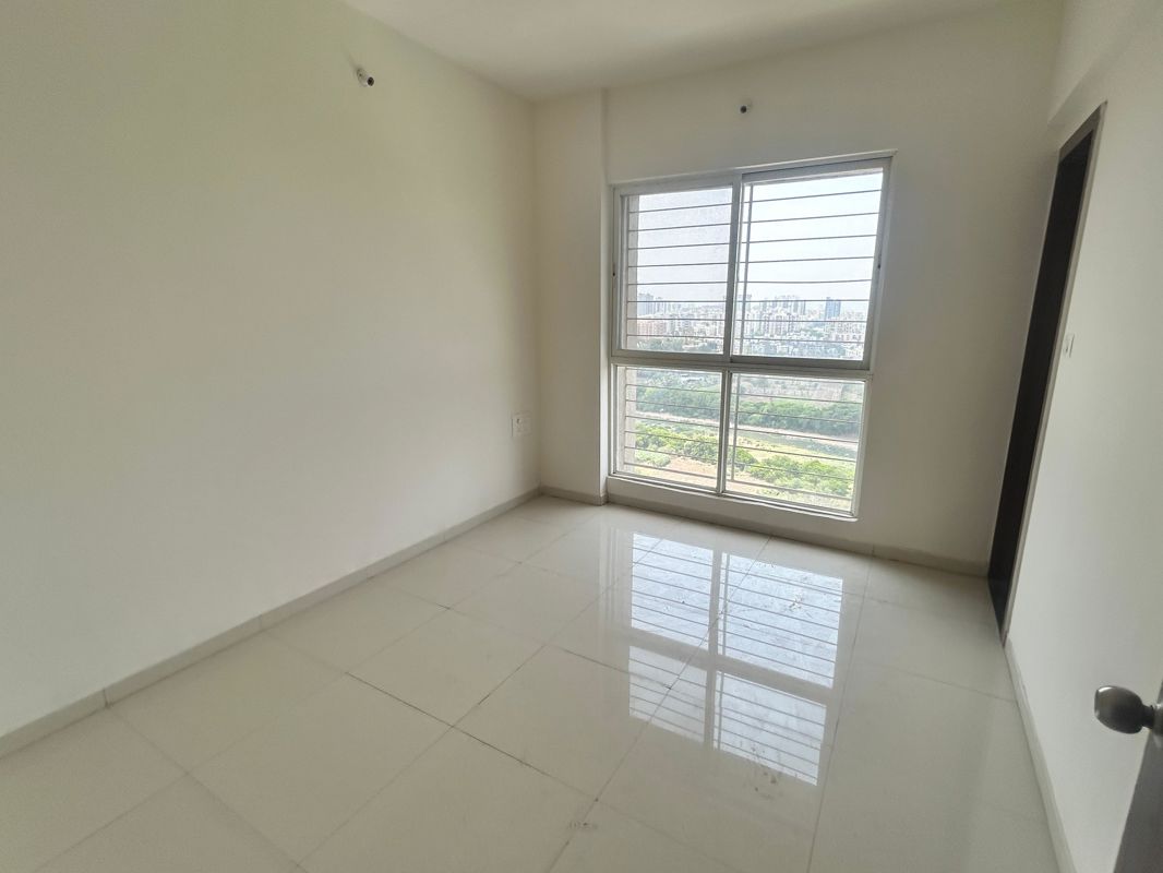 3 BHK 1350 Sq.Ft. Apartment in Mantra Monarch