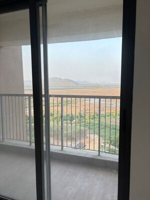 Room in 2 BHK Apartment at Lodha Splendora, Ghodbunder Road – for Rent