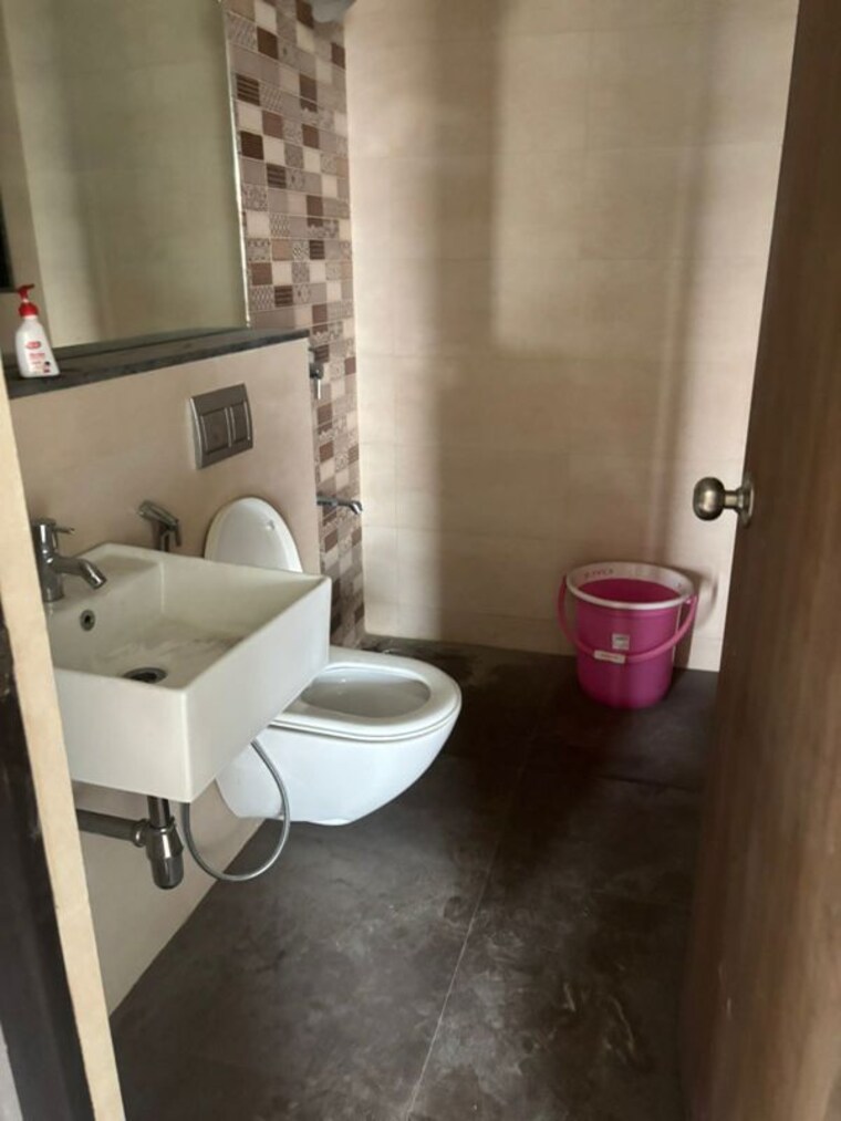 Bathroom, lodha-splendora 2 Bedroom 771 Sq.Ft. Apartment In Ghodbunder Road Thane 10419972