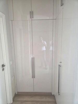 Bathroom in 3.5 BHK Apartment at DLF The Ultima, Sector 81 – for Sale