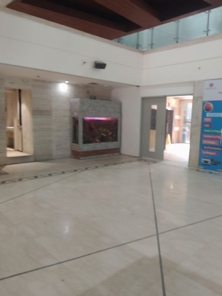  Parking, netaji subhash place Commercial Office Space 162 Sq.Ft. In Netaji Subhash Place Delhi 10420036
