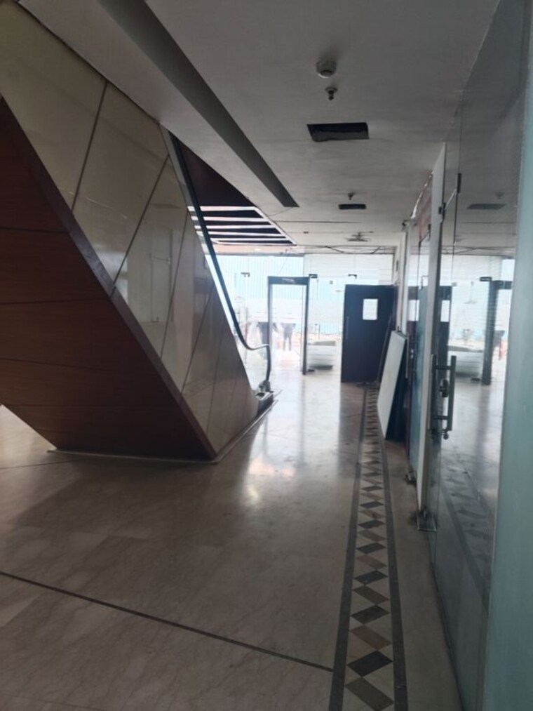 undefined, netaji subhash place Commercial Office Space 162 Sq.Ft. In Netaji Subhash Place Delhi 10420036