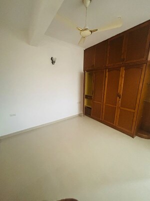 Room in 3 BHK Apartment at Ambern Apartments, Shanthi Nagar – for Rent