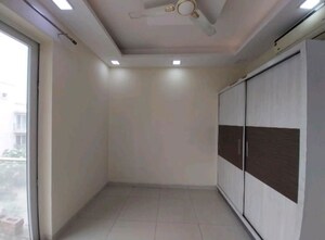 Room in 3 BHK Apartment at BPTP Amstoria Plot, Sector 102 – for Rent