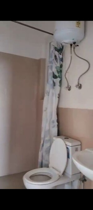 Bathroom in 4 BHK Apartment at Emaar Emerald Floors Premier, Sector 65 – for Rent