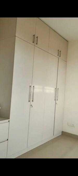 Furnished Amenities in 4 BHK Apartment at Emaar Emerald Floors Premier, Sector 65 – for Rent