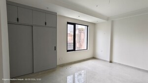 Room in 3 BHK Builder Floor at Ghitorni – for Rent