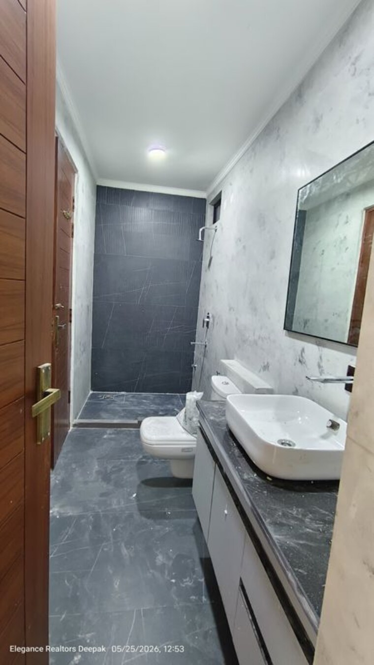 Bathroom, ghitorni 3 Bedroom 2000 Sq.Ft. Builder Floor In Ghitorni Delhi 10420074