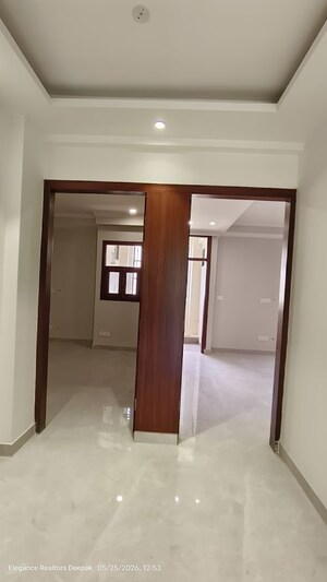 Room in 3 BHK Builder Floor at Ghitorni – for Rent