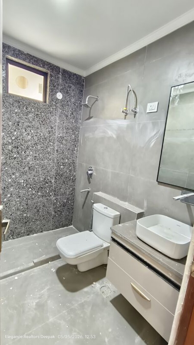 Bathroom, ghitorni 3 Bedroom 2000 Sq.Ft. Builder Floor In Ghitorni Delhi 10420074
