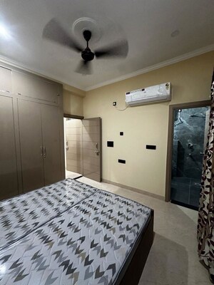 Bedroom in 2 BHK Builder Floor at Sector 40 – for Rent