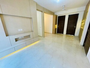 Room in 2.5 BHK Builder Floor at Smart World Gems, Sector 89 – for Rent