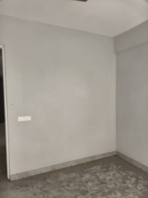 Room in 3 BHK Apartment at Signature Global City, Sector 37d – for Rent