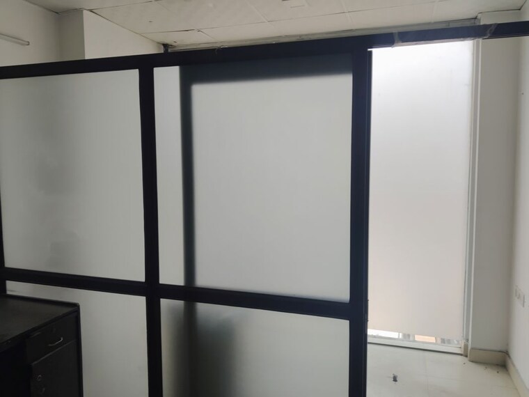 Room, netaji subhash place Commercial Office Space 269 Sq.Ft. In Netaji Subhash Place Delhi 10420114