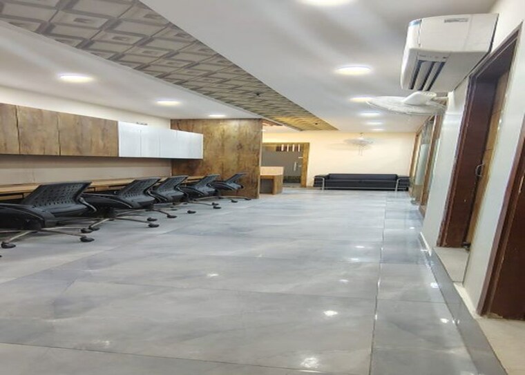 Parking, netaji subhash place Commercial Office Space 748 Sq.Ft. In Netaji Subhash Place Delhi 10420130