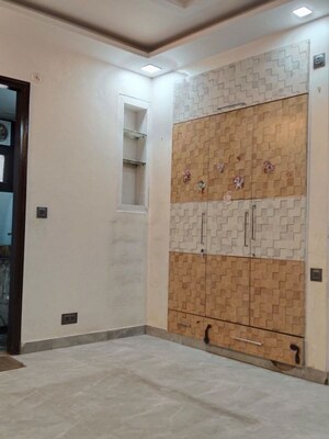 Room in 3.5 BHK Apartment at Vidya Sagar Apartments, Sector 6 Dwarka – for Rent