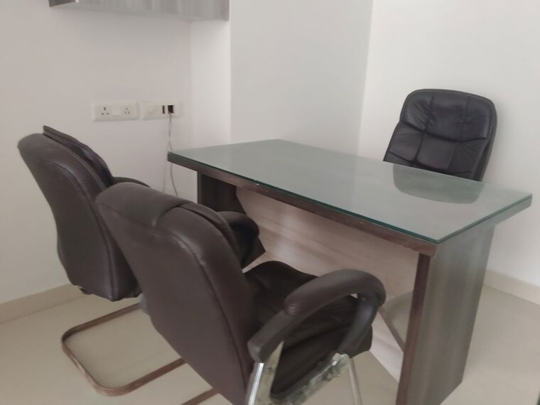 Team Area, netaji subhash place Commercial Office Space 666 Sq.Ft. In Netaji Subhash Place Delhi 10420180