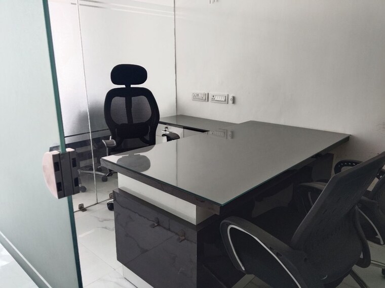 Team Area, netaji subhash place Commercial Office Space 577 Sq.Ft. In Netaji Subhash Place Delhi 10420199
