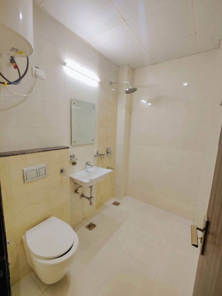 Bathroom, saket 2 Bedroom 1000 Sq.Ft. Apartment In Saket Delhi 10420198