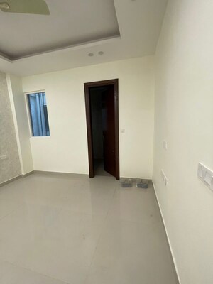 Room in 4 BHK Apartment at 4S Aradhya Extension, Sector 67a – for Rent