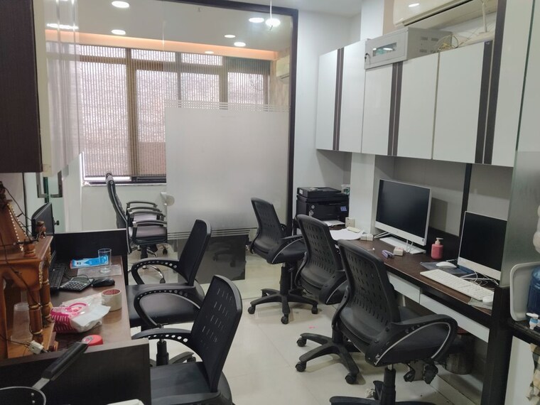 Team Area, netaji subhash place Commercial Office Space 362 Sq.Ft. In Netaji Subhash Place Delhi 10420234