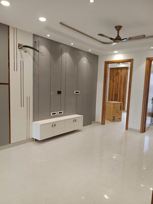Building Lobby in 3 BHK Builder Floor at BPTP District 3, Sector 85 – for Sale
