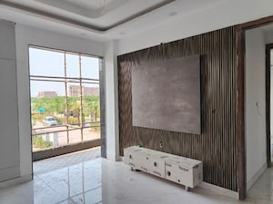 Room in 3 BHK Builder Floor at BPTP District Phase 2, Sector 84 – for Sale
